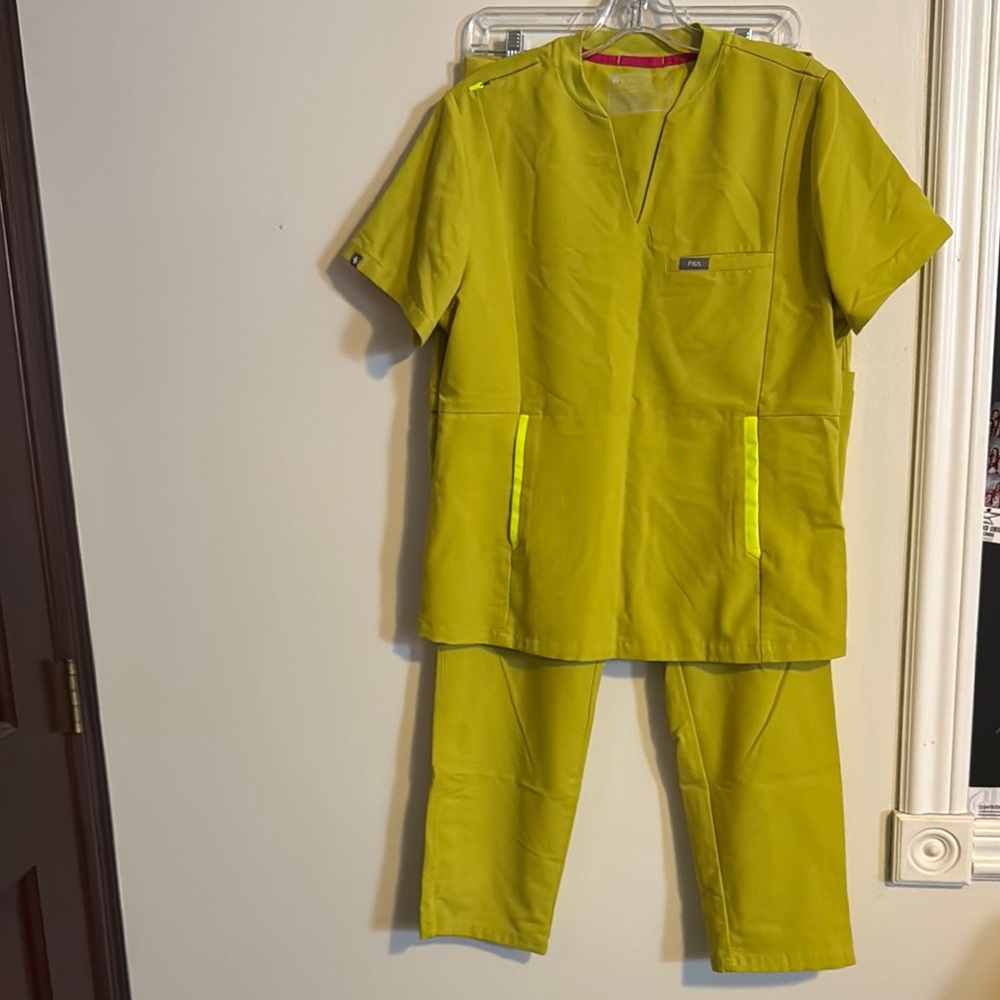 Figs large Olive Green Scrub Set